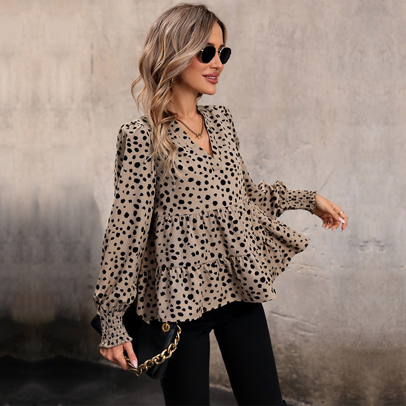 Women's gathered tiered blouse with V-neck and smoked sleeves Chichicherry