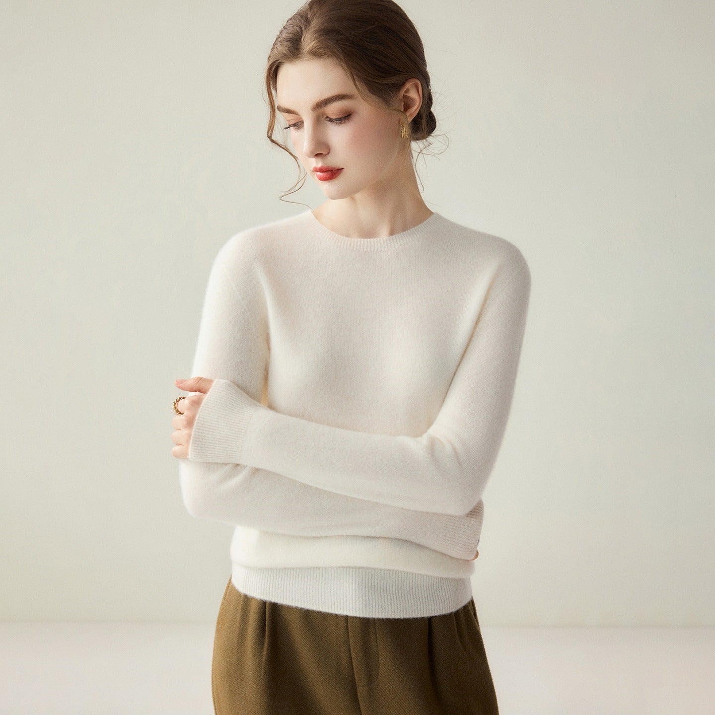 Women's Lightweight Crew Neck Sweater in Cashmere Look with Extra Fine Plush and Ribbed Hem Chichicherry