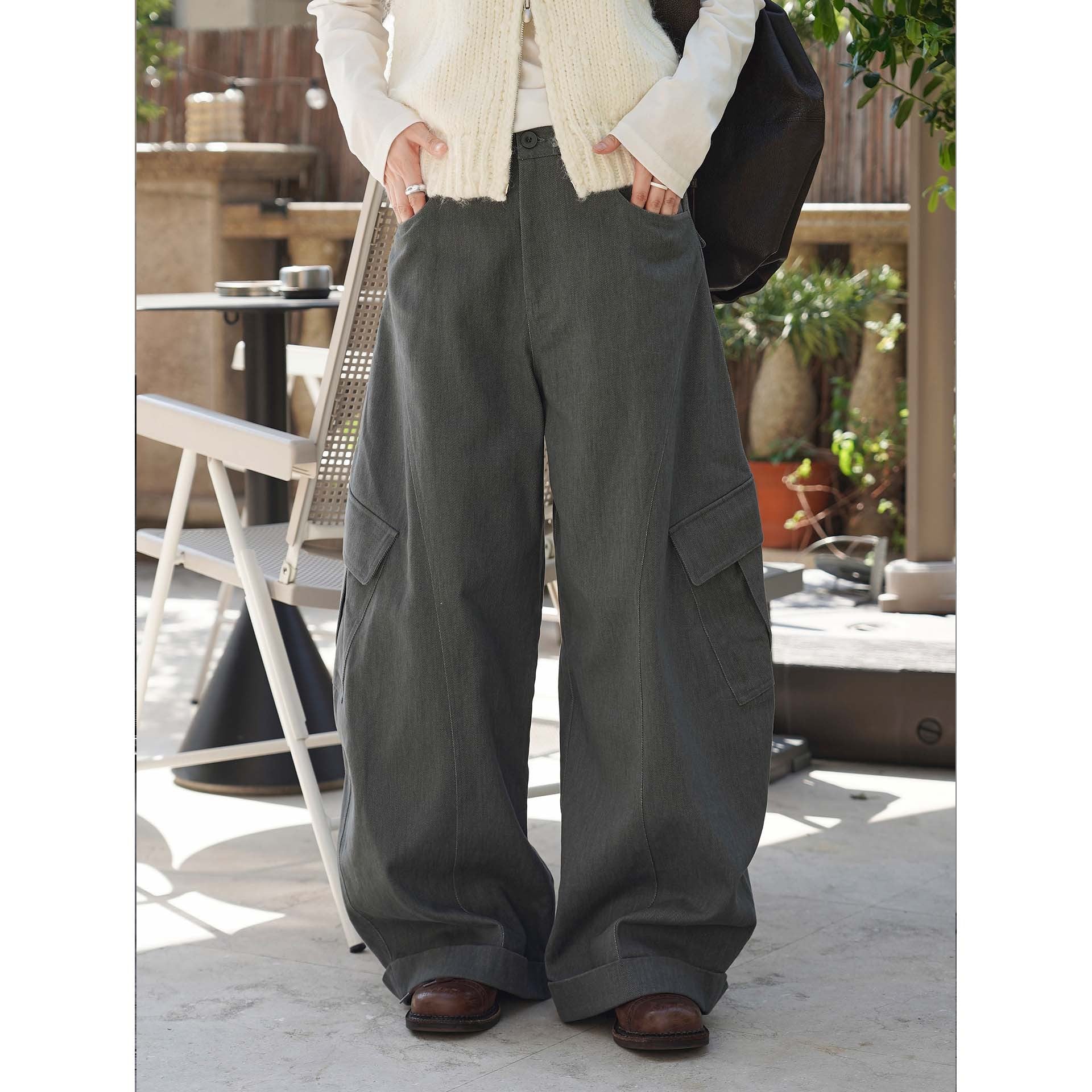Women's Wide Twill Cargo Pants in Baggy Style with High Waistband, Knee Panels and Cuffed Hem Chichicherry