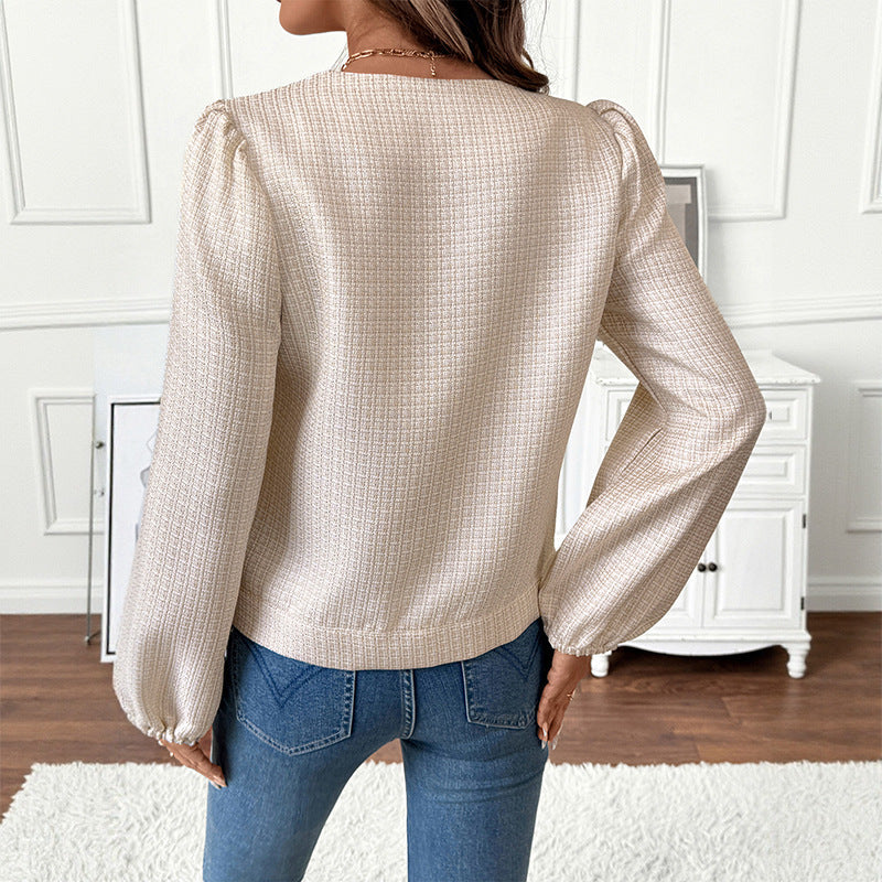 Ladies short jacket made of boucle structure with round neck, flap pockets & elastic cuffs Chichicherry