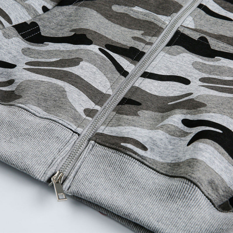 Unisex hooded jacket with camouflage pattern, full zipper and kangaroo pockets Chichicherry