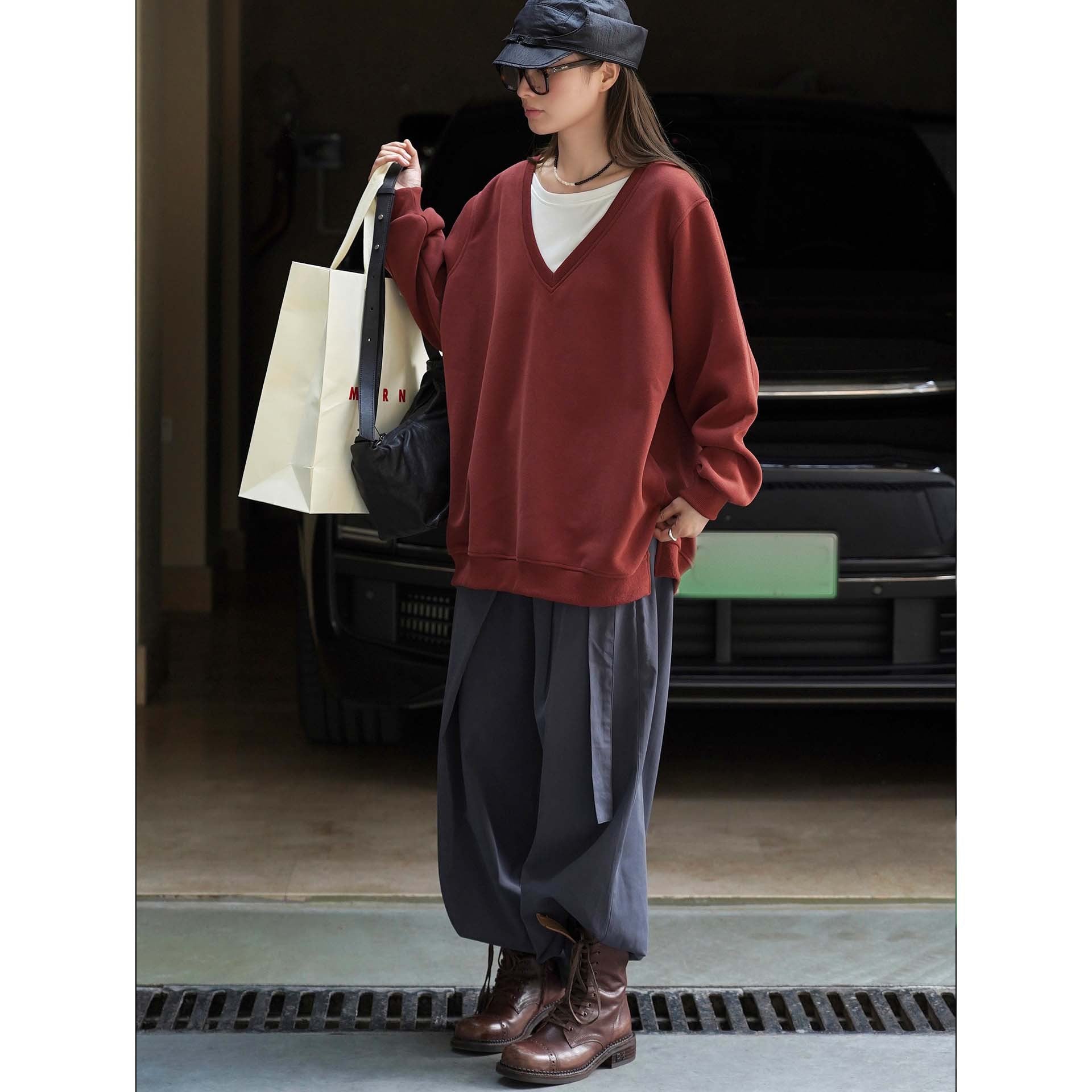 Women's V-Neck Sweatshirt in Relaxed Fit made of Cotton Mix Chichicherry