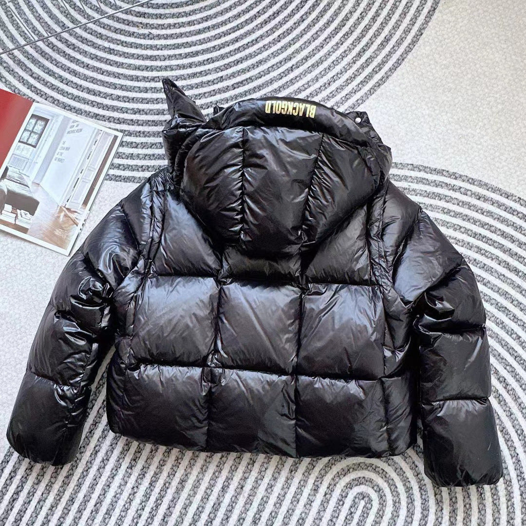 Women's short-cut glossy down jacket with hood and distinctive check quilting Chichicherry