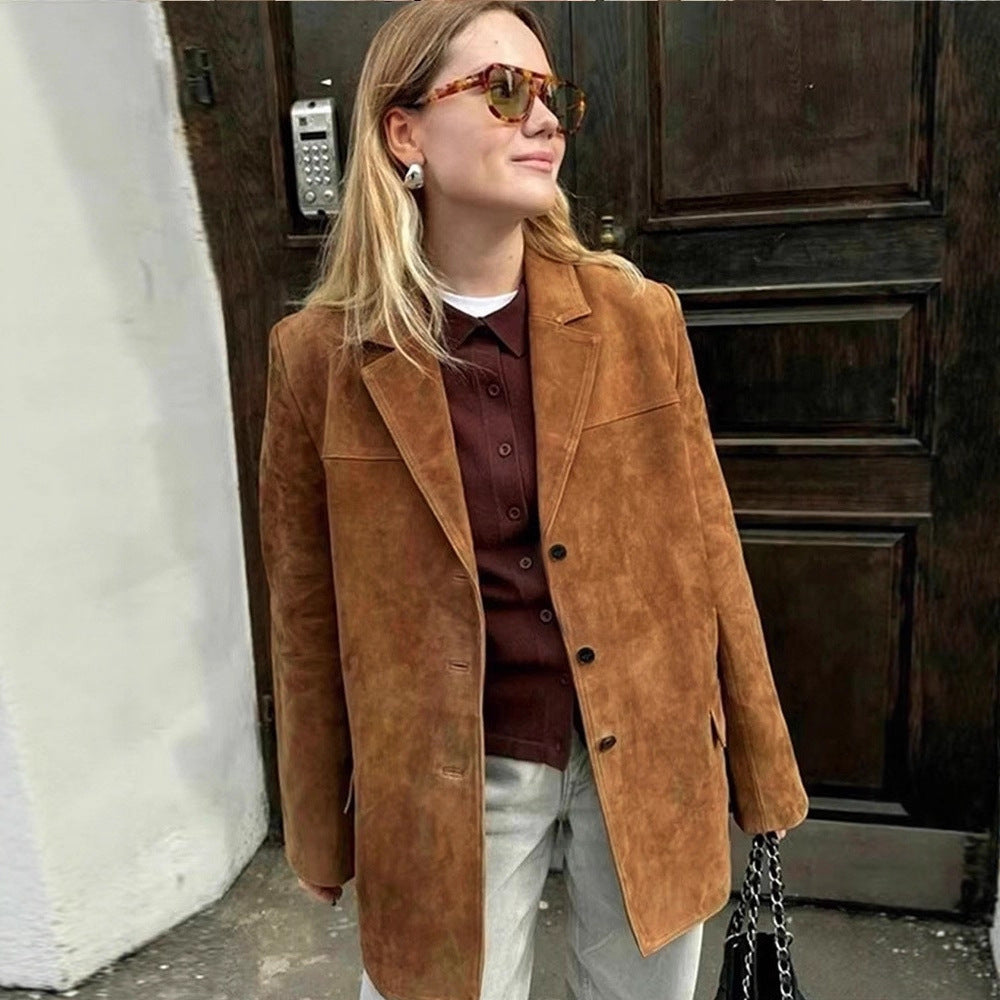 Women's short coat in blazer style made of suede imitation with lapel collar and patch pockets Chichicherry