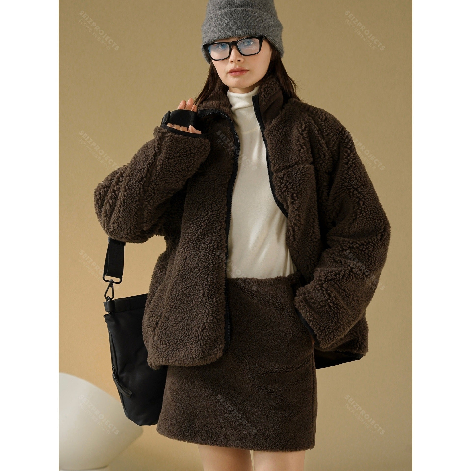 Women Teddy Mini Skirt made of Sherpa Fleece with High Waist Chichicherry