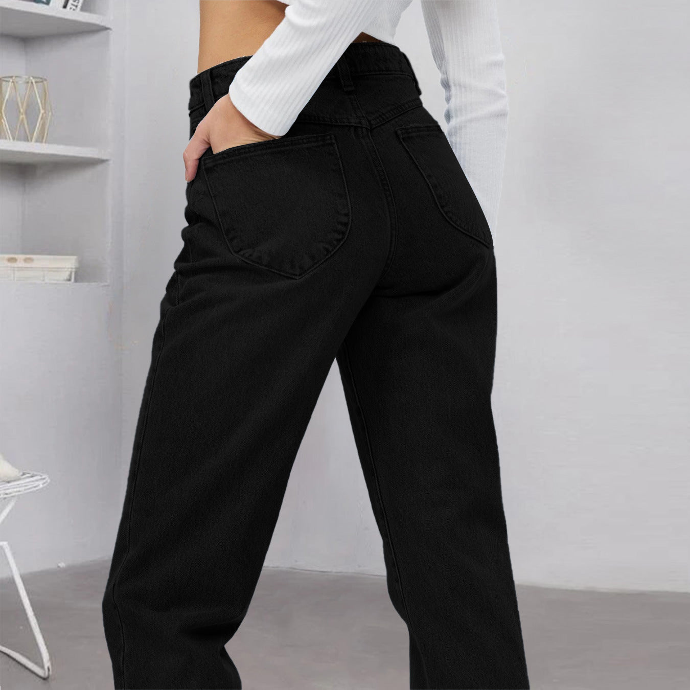 Women high-waisted straight-cut jeans made of rigid denim with raw hem Chichicherry