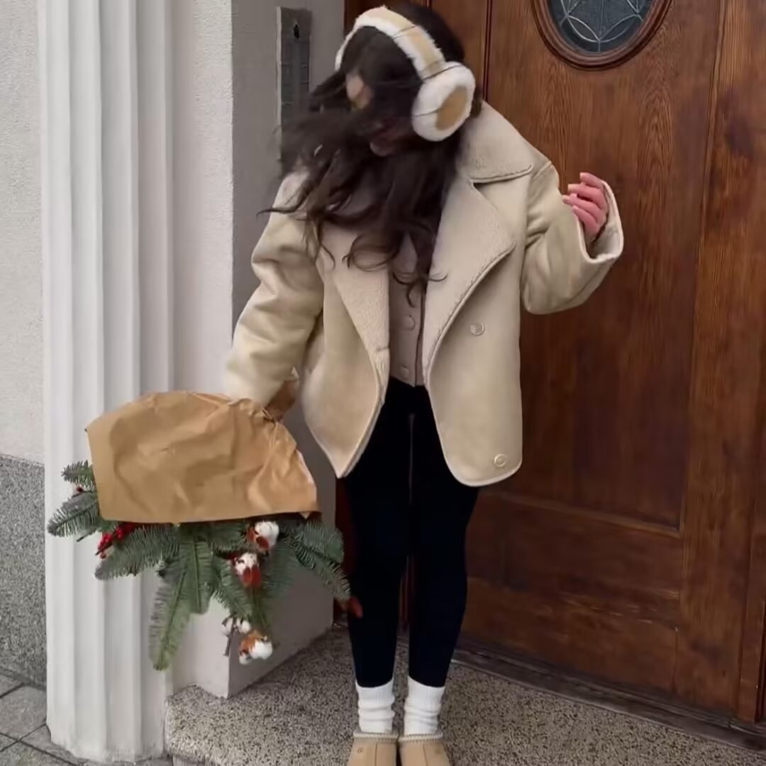Women's Boxy Jacket made of Faux Shearling with large Teddy Collar and Side Pockets Chichicherry