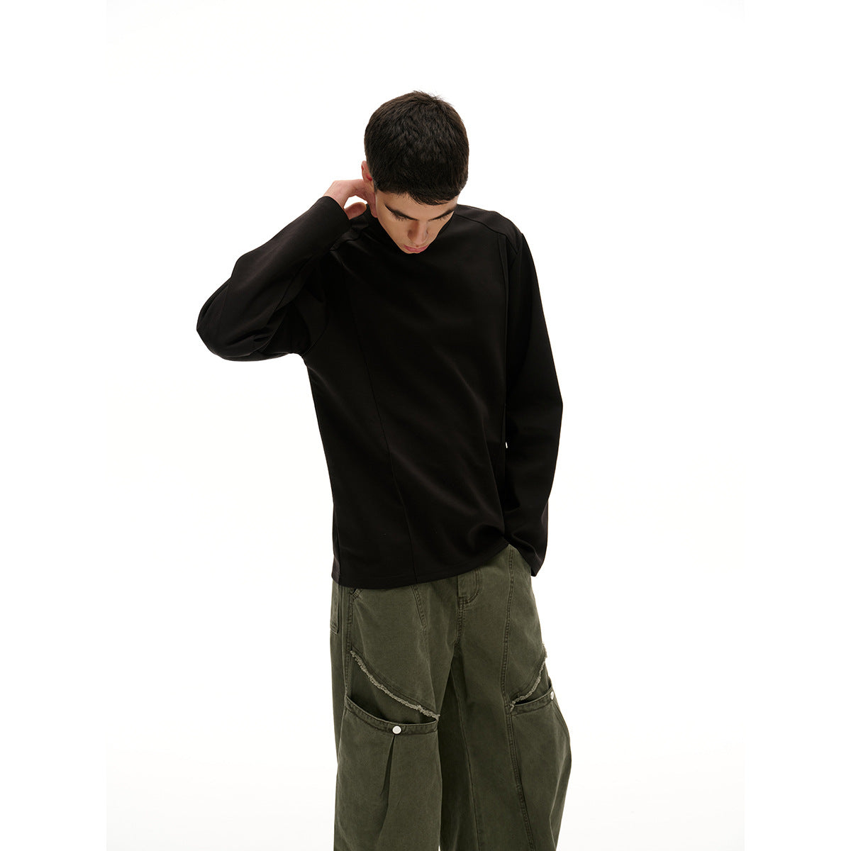 Unisex Oversized Sweatshirt with raglan sleeves and minimalist dividing seams Chichicherry
