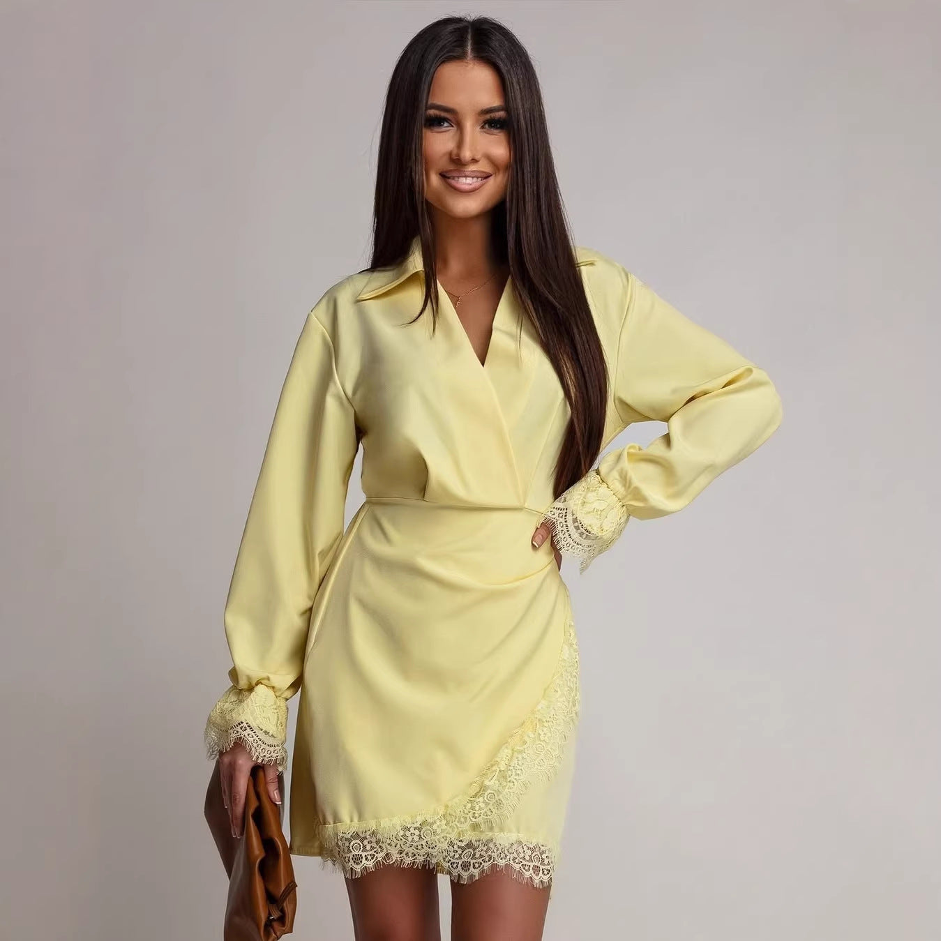 Damen Figurbetontes Wickel-Minikleid mit Spitzenbesatz und Hemdkragen Chichicherry