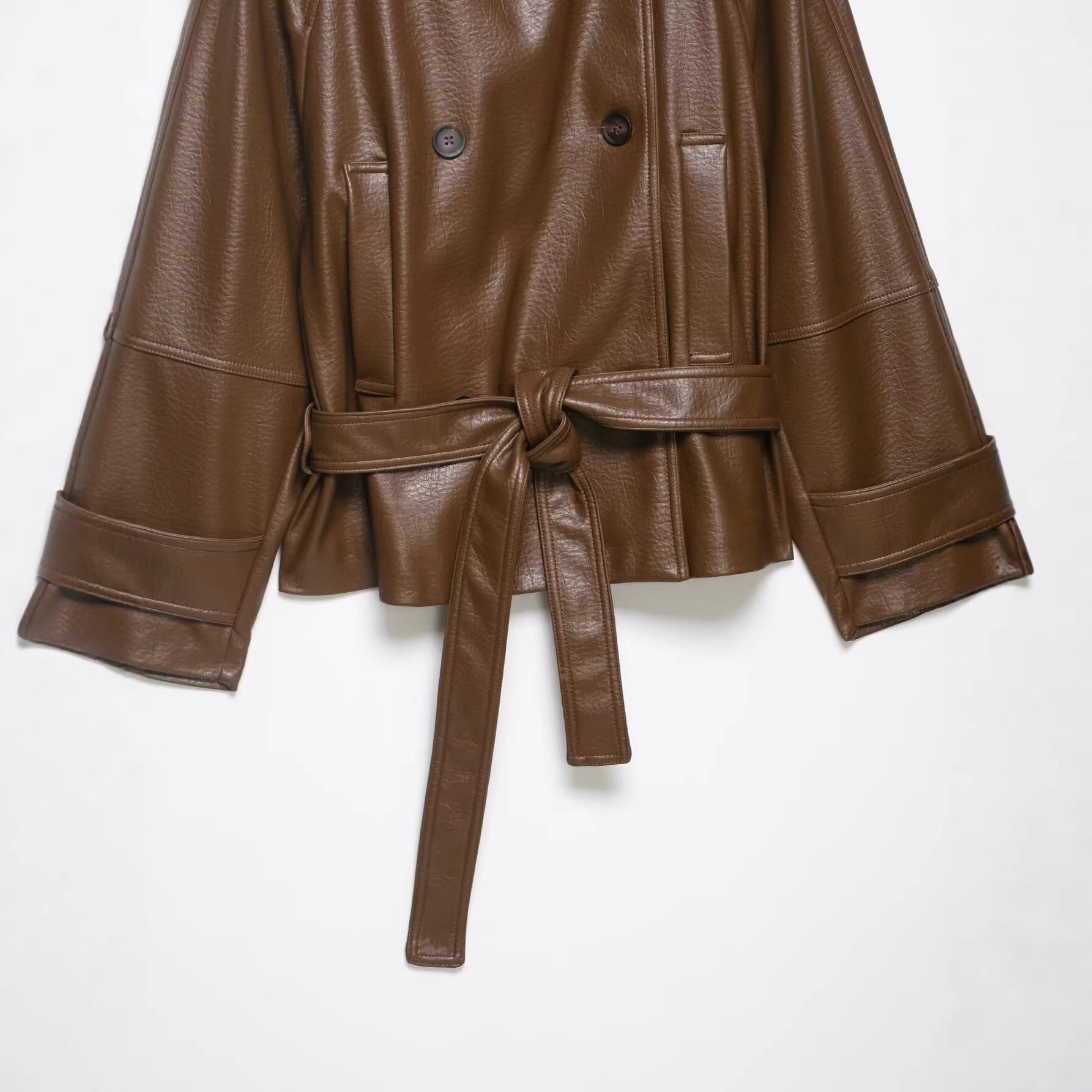 Women's leather trench coat with belt, shoulder flaps and oversized collar Chichicherry