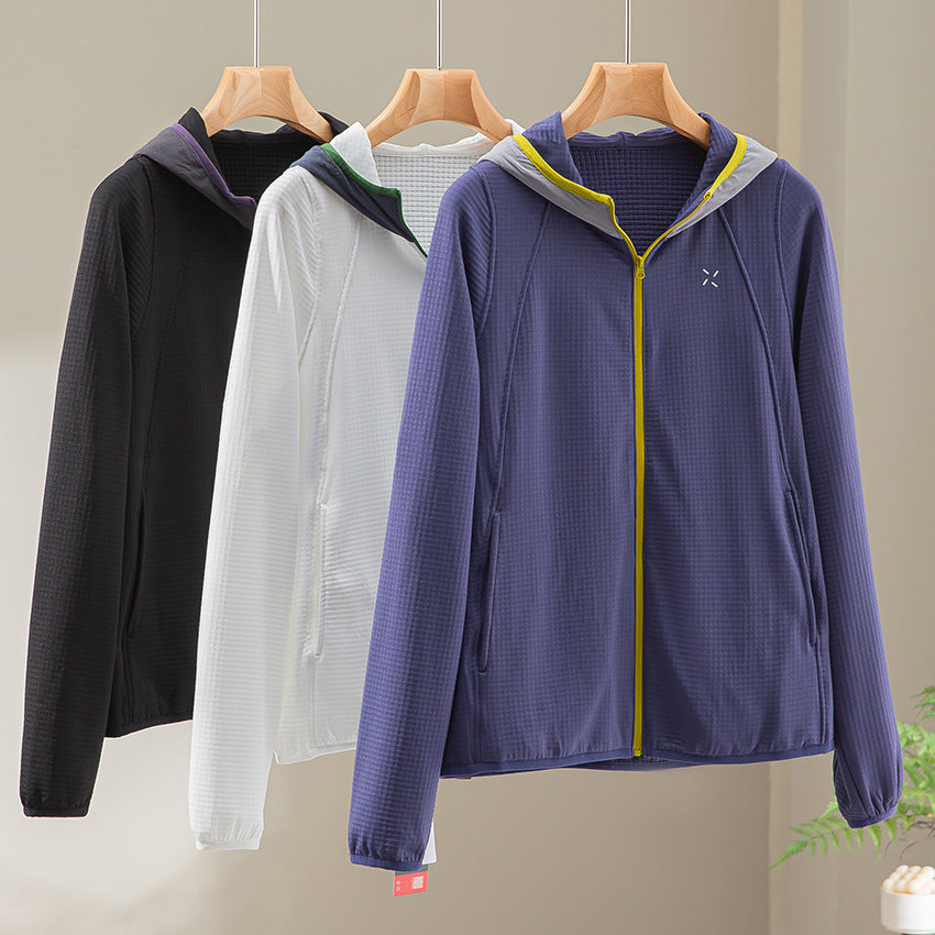 Women Lightweight Hooded Training Jacket made of structured functional jersey with full zip Chichicherry