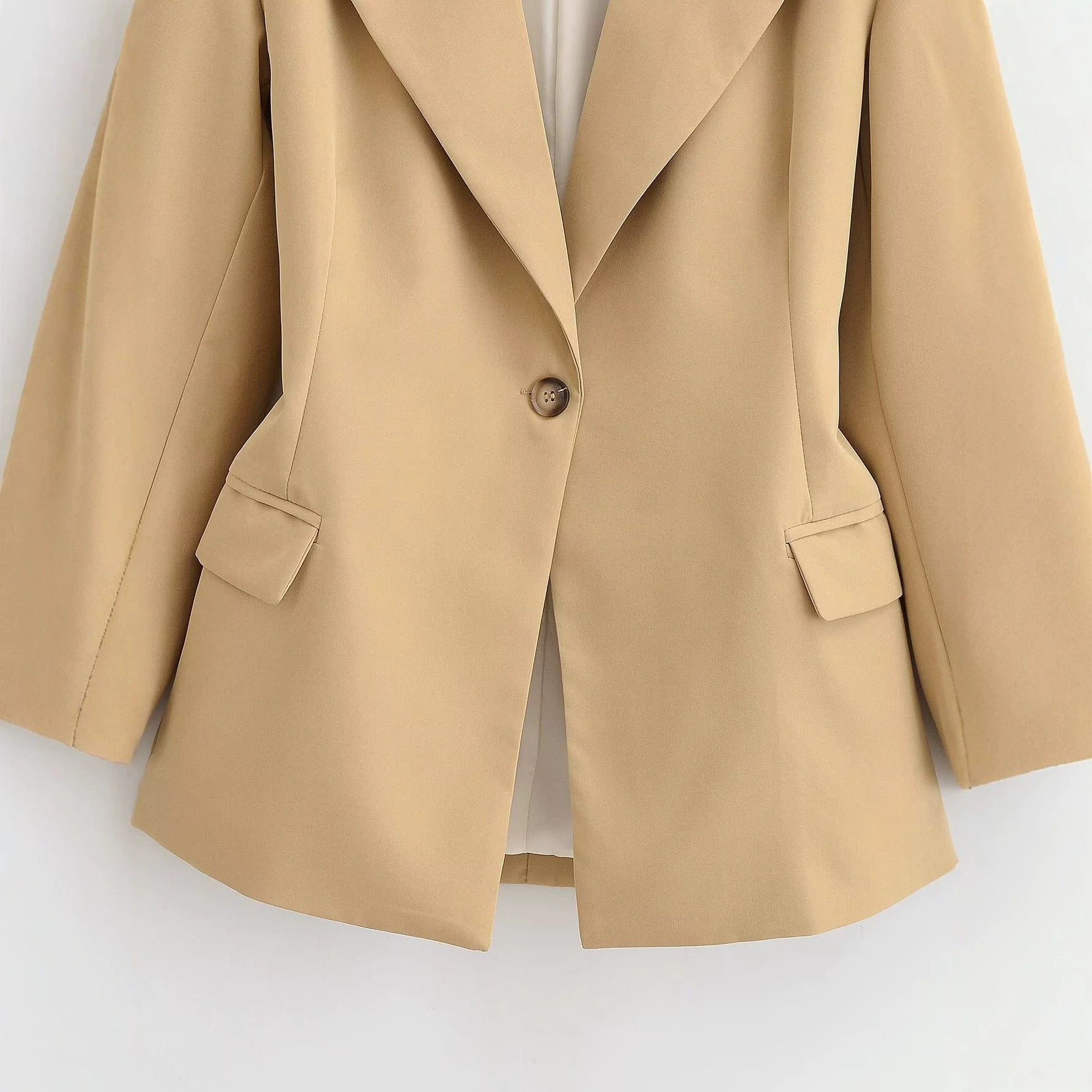 Women's oversized blazer with pointed lapels and flap pockets Chichicherry