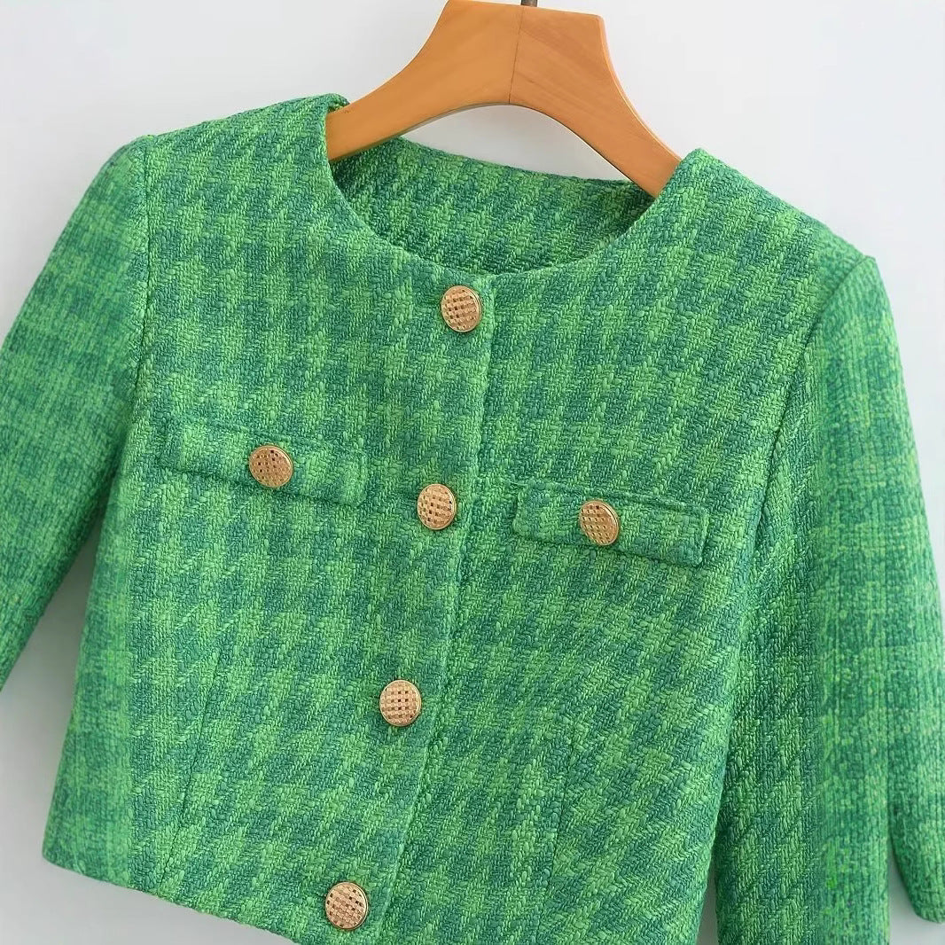 Women's short blazer made of bouclé tweed with a boxy cropped silhouette and collarless design Chichicherry