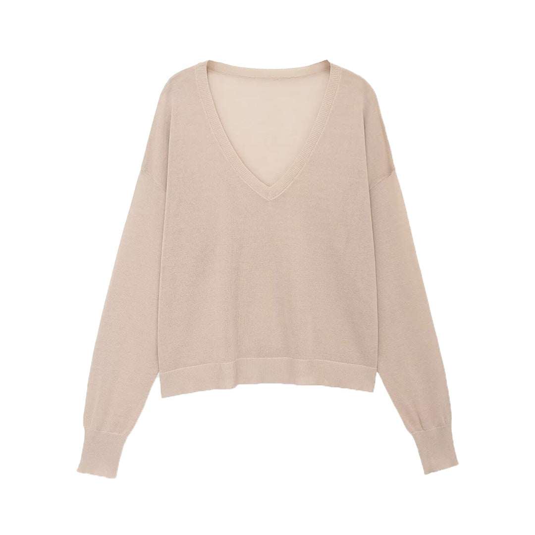 Women's oversized fine knit pullover with deep V-neckline and ribbed cuffs Chichicherry