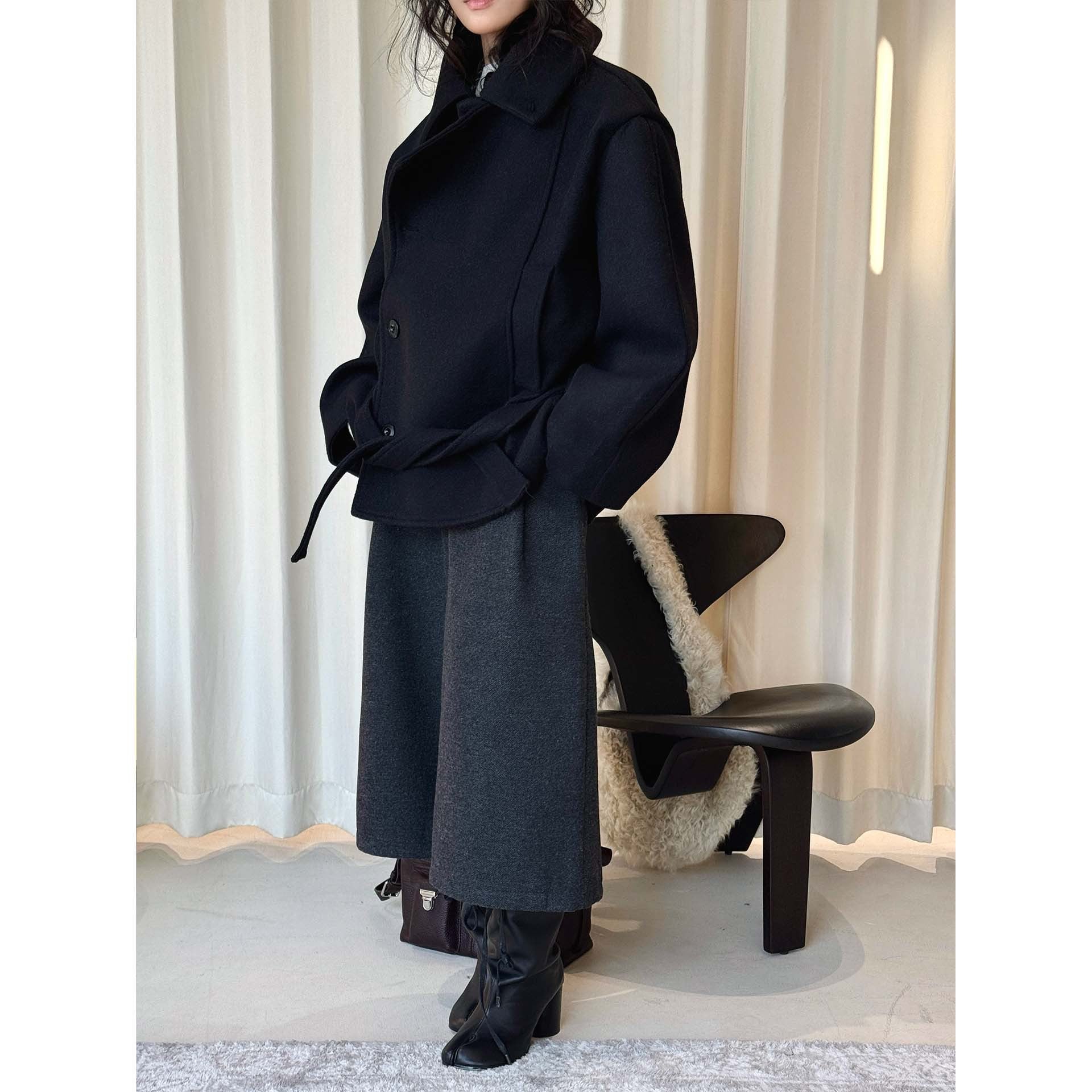 Women High-Waisted Culotte Pants made of Wool Blend with Pleat Chichicherry