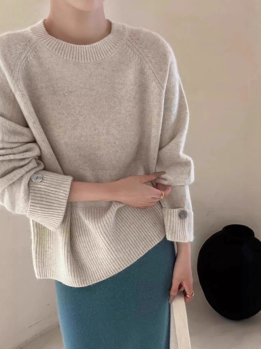 Women's Oversize Round Neck Sweater with Extended Cuffs and Decorative Button Chichicherry