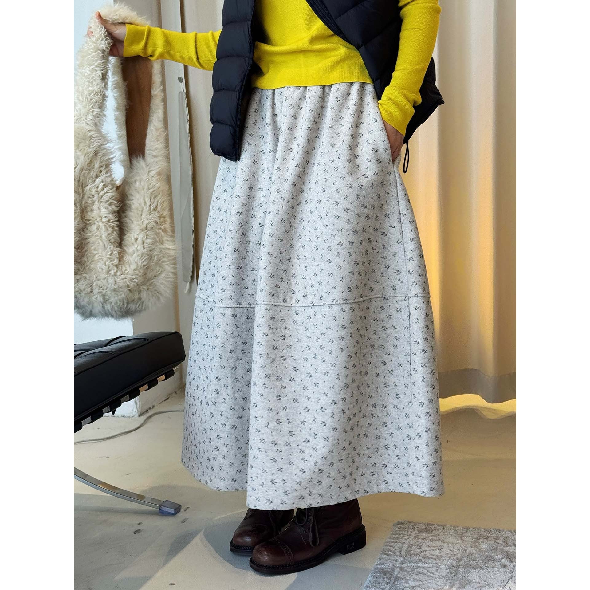 Women Wide Swinging Midi Skirt made of Wool Blend with Fine Flower Jacquard Chichicherry