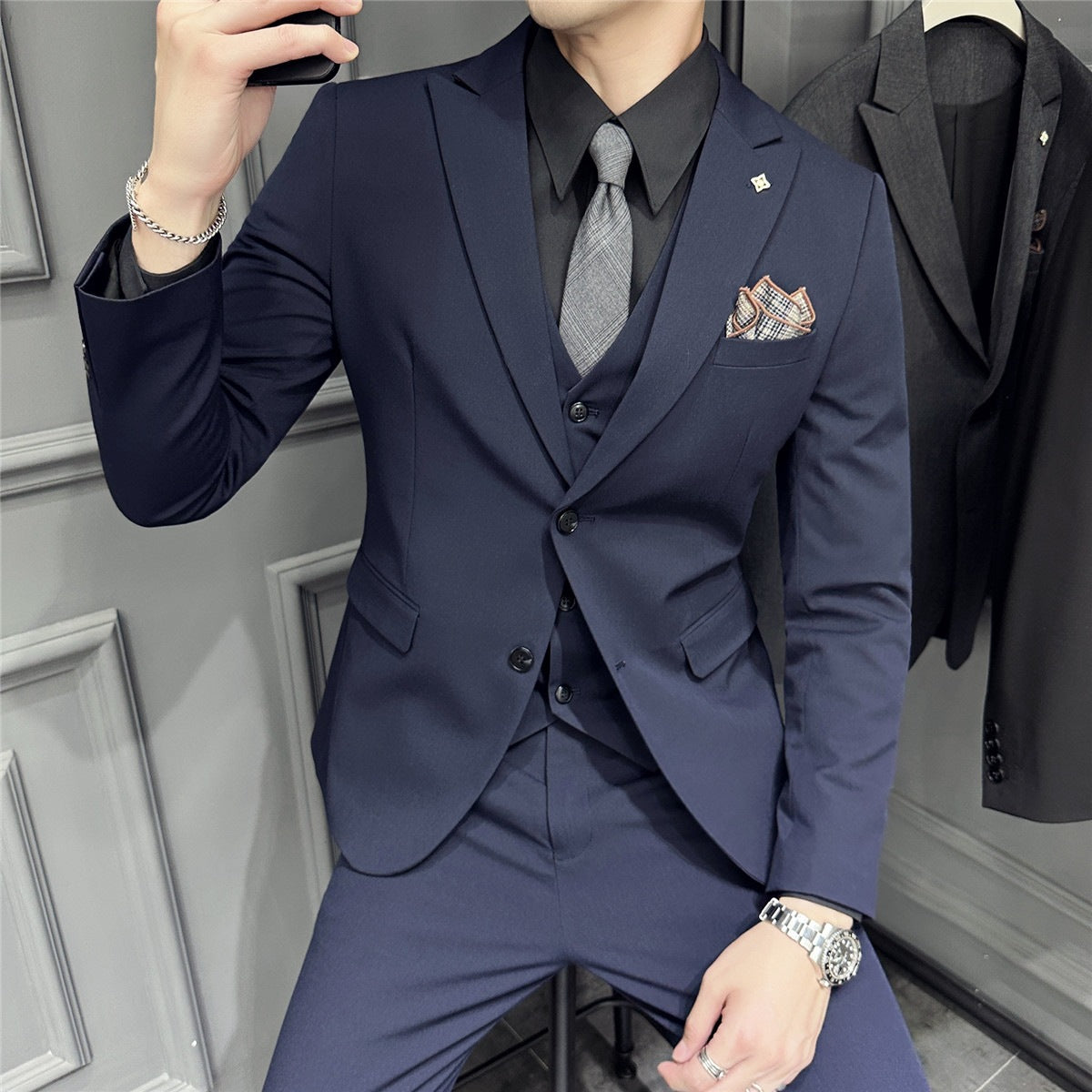 Men's Slim-Fit Business Suit with Vest, Narrow Lapel and Fine Texture Chichicherry