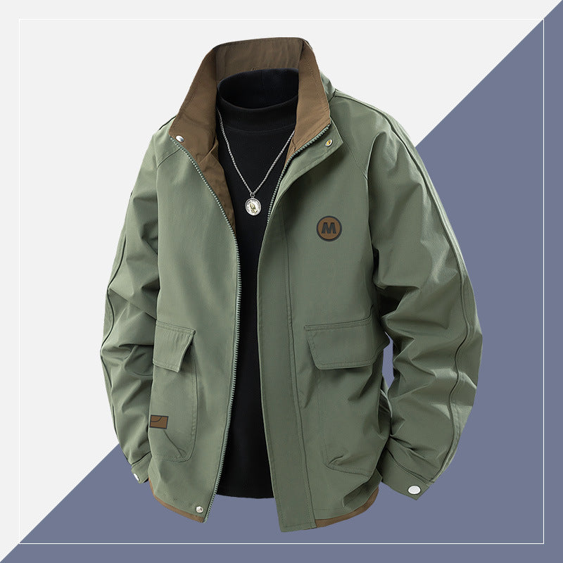 Men's short cut softshell utility jacket with stand-up collar and flap pockets Chichicherry