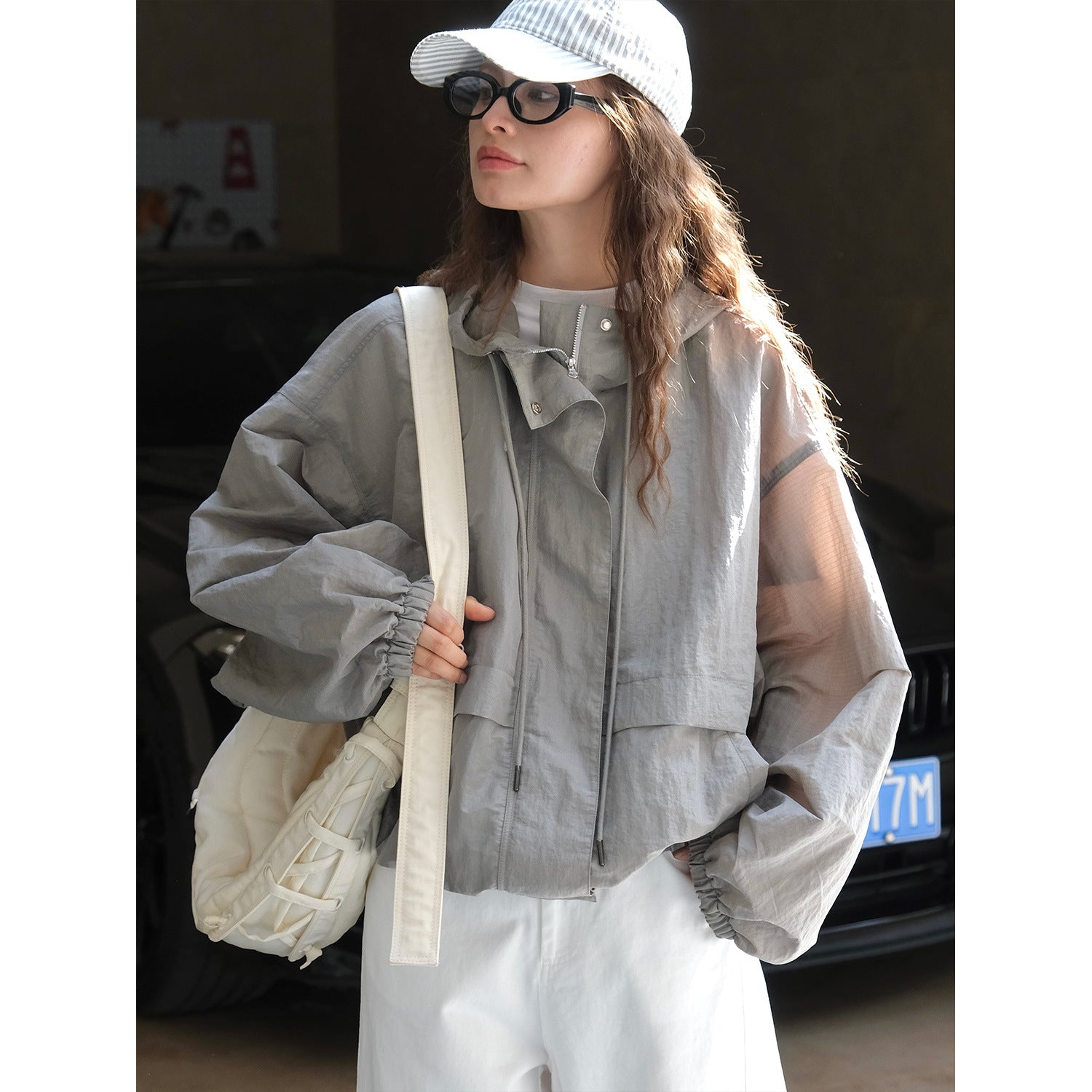 Women's Lightweight Oversized Windbreaker with Elastic Hem and Balloon Sleeves Chichicherry