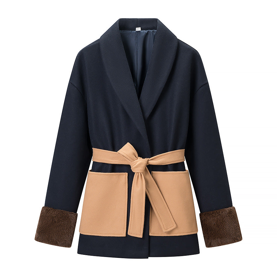Women's short coat with tie belt, contrast pockets and faux fur cuffs Chichicherry