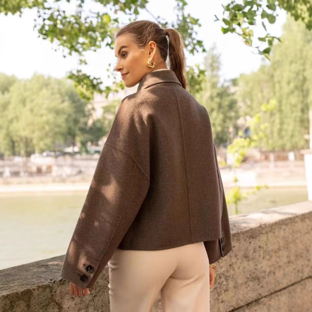 Women's short jacket made of wool blend in boxy caban style with shirt collar and welt pockets Chichicherry
