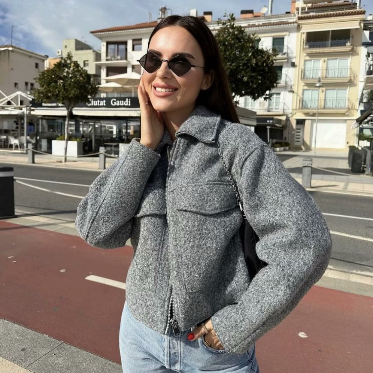 Women's Oversize Shacket made of wool blend with zipper and patch pockets Chichicherry