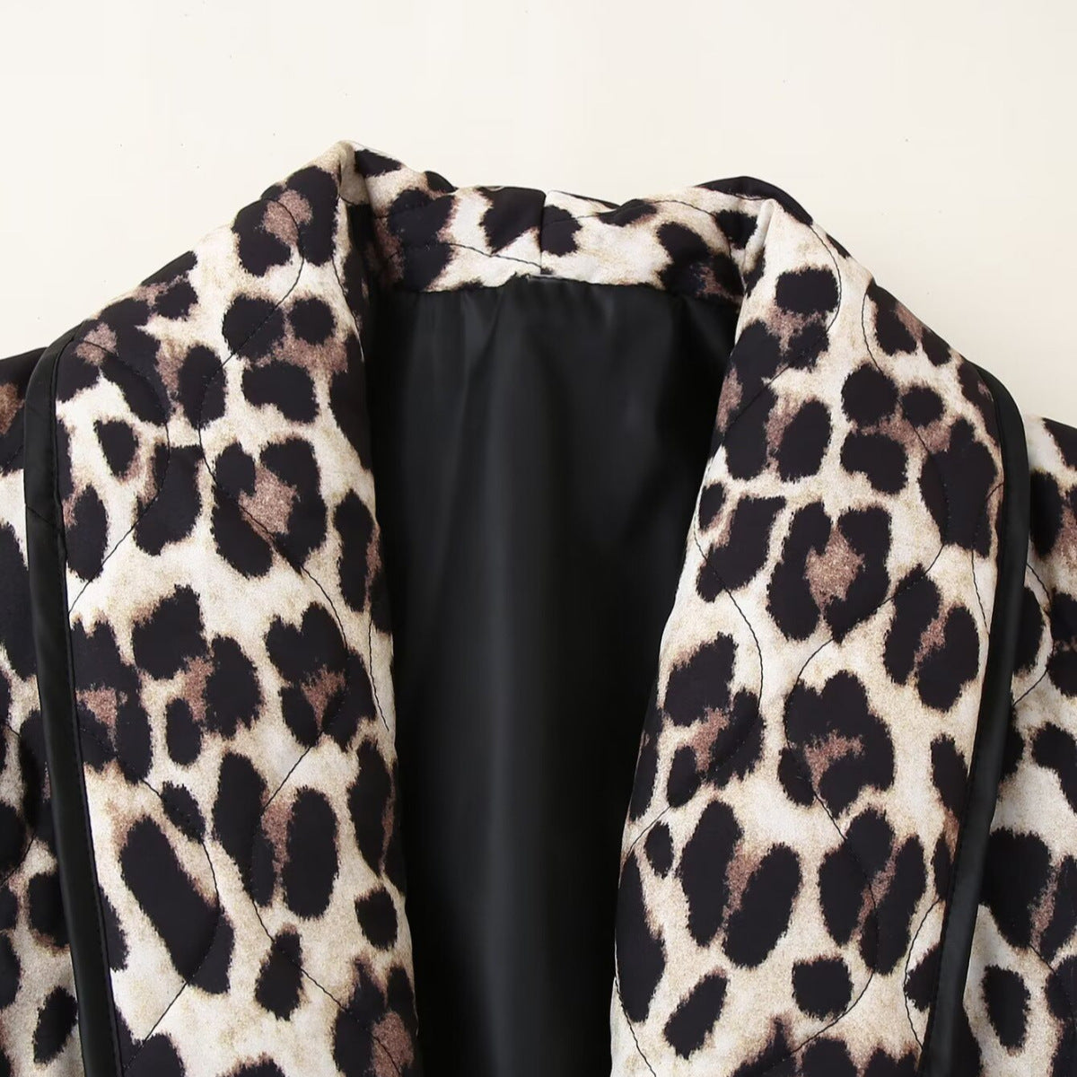 Women's Padded Kimono Jacket with Leopard Print, Oversized Cut and Patch Pockets Chichicherry