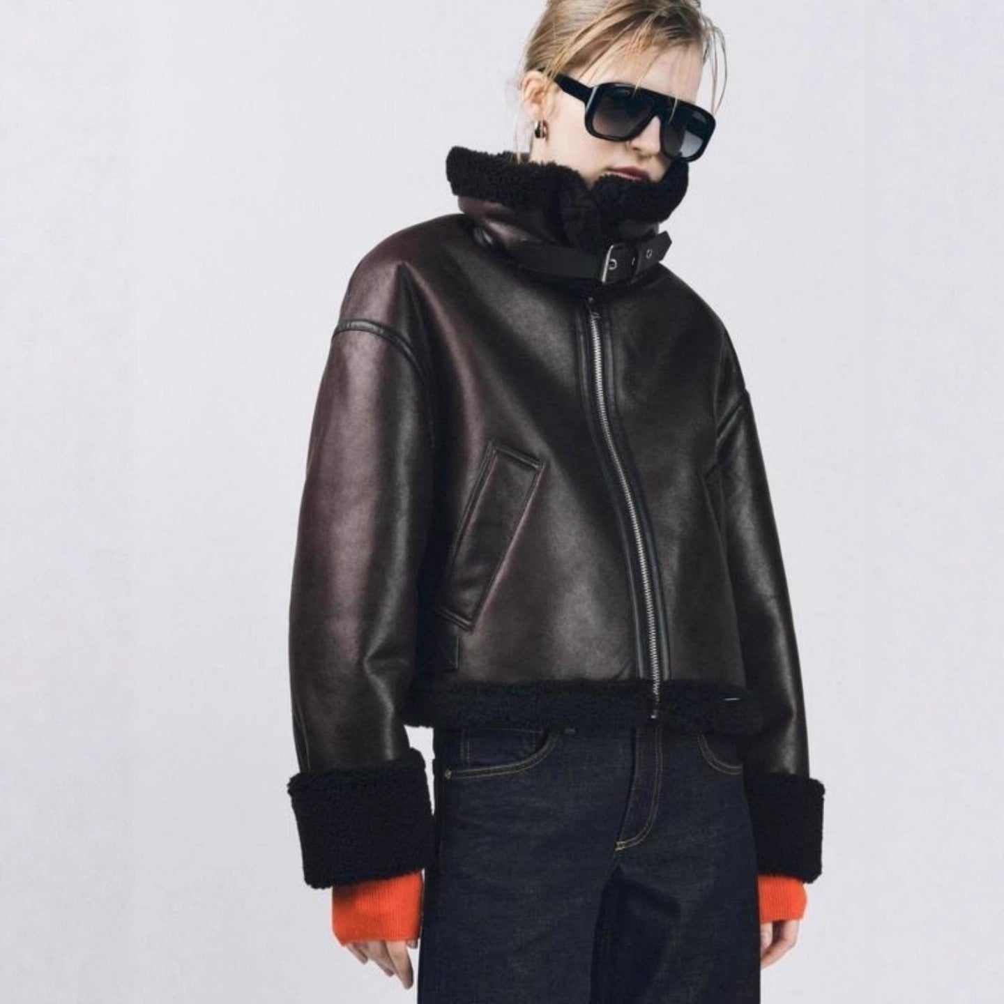 Women's short-cut aviator jacket made of lambskin imitation with a large teddy collar Chichicherry