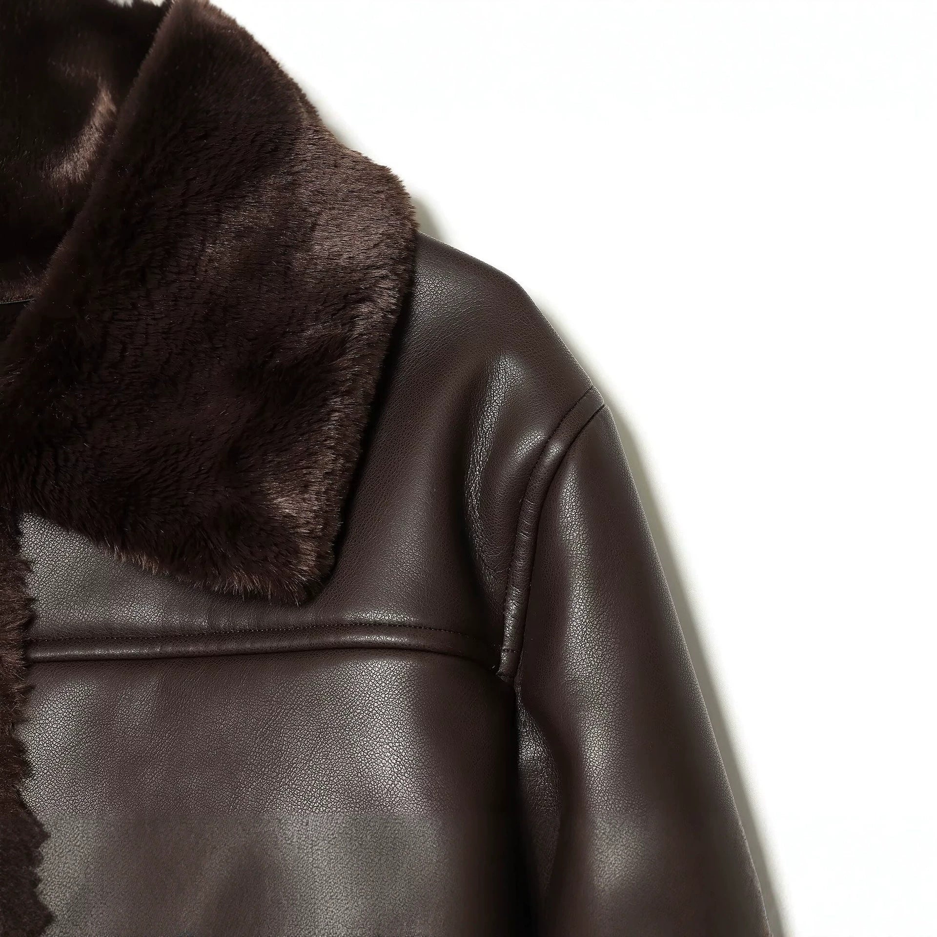 Women's short jacket in lambskin look with fur collar, patch pockets and button placket Chichicherry