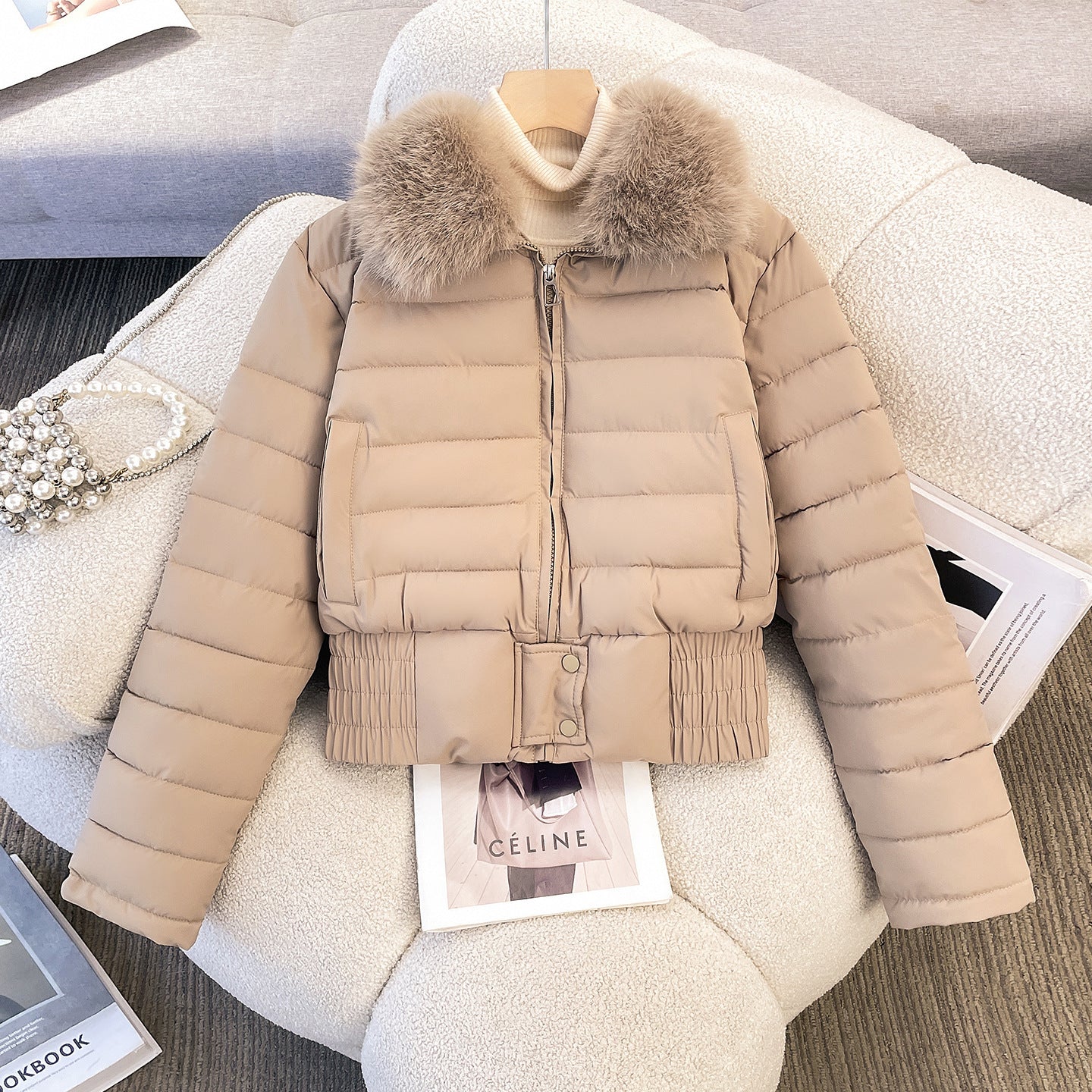 Women's short quilted bomber jacket with removable fur collar and fitted ribbed waistband Chichicherry