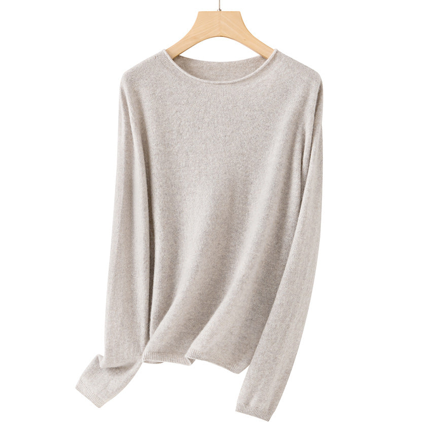 Women Fine Crew Neck Sweater made of Cashmere Blend with Slight Oversize Cut Chichicherry