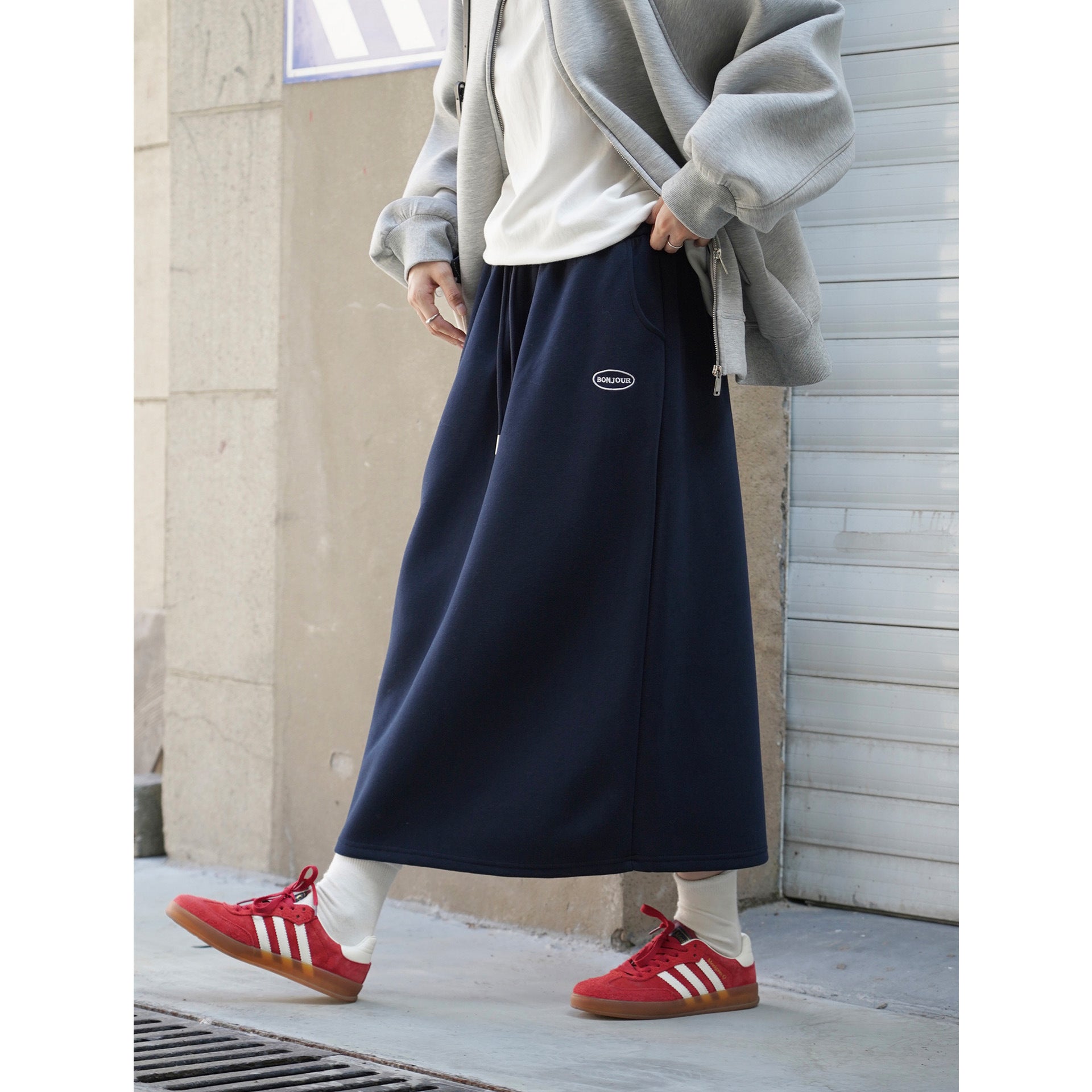 Women's retro sneakers made of suede with rubber sole and sporty silhouette Chichicherry