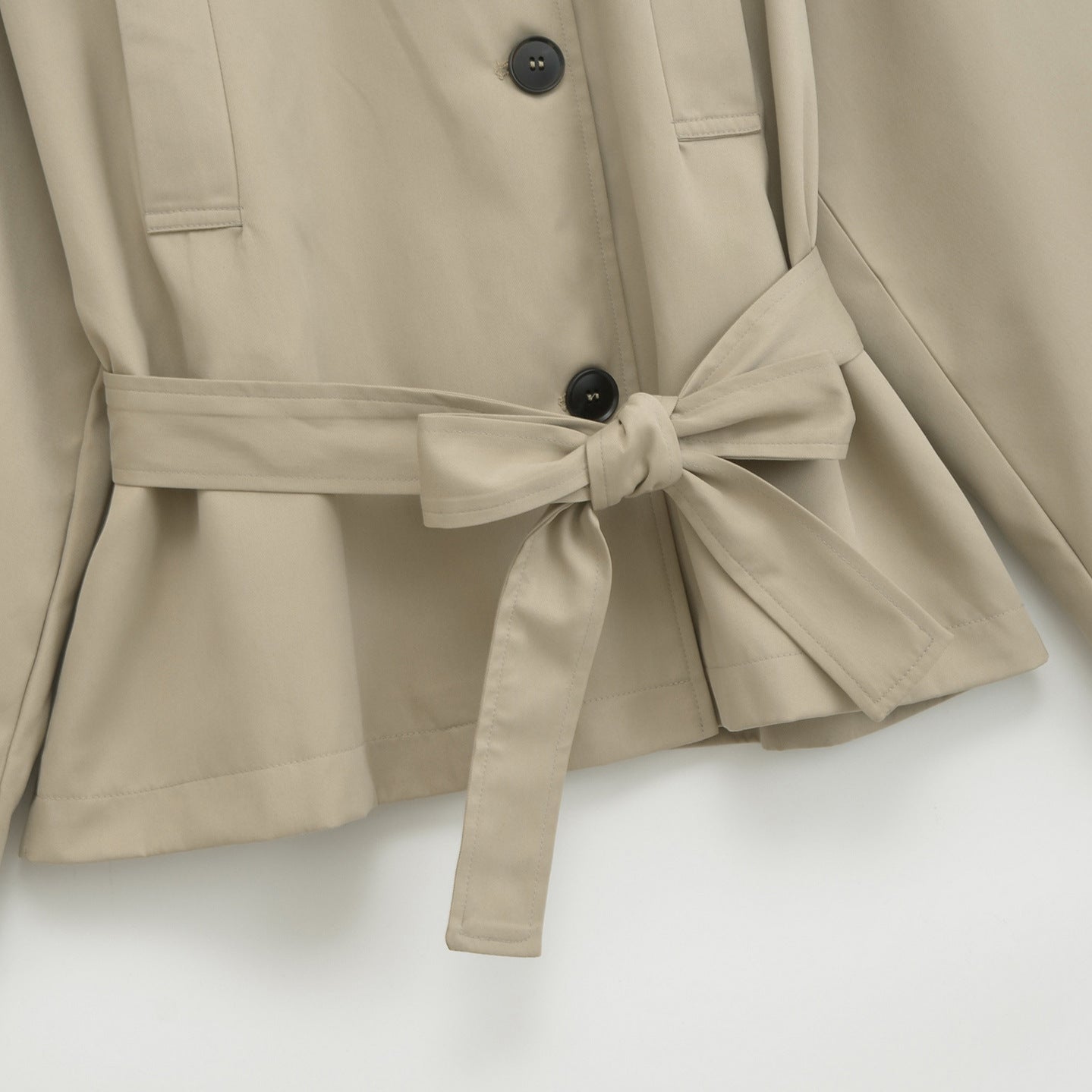 Ladies short trench with tie belt and wide arm Chichicherry