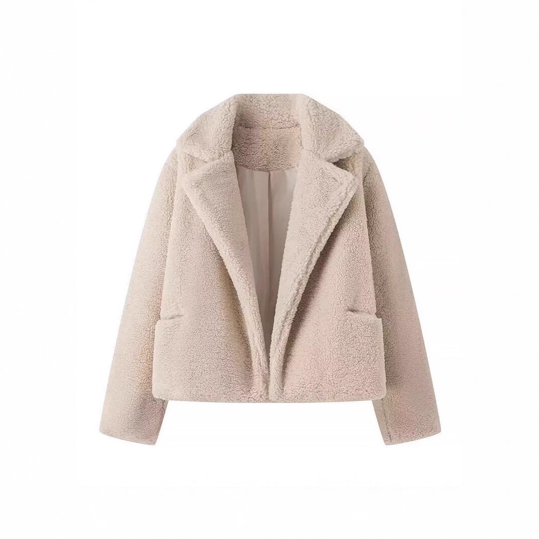 Women's teddy coat made of faux shearling with oversized collar Chichicherry