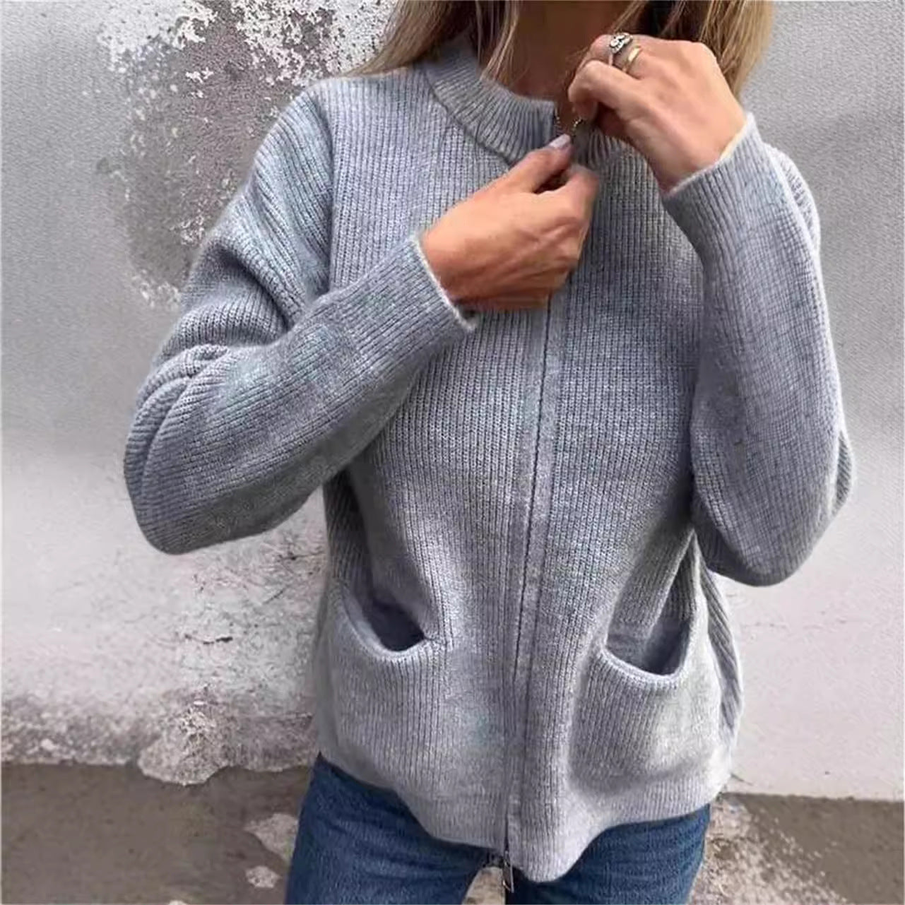 Ladies open cardigan with round neckline, welt pockets and relaxed fit Chichicherry