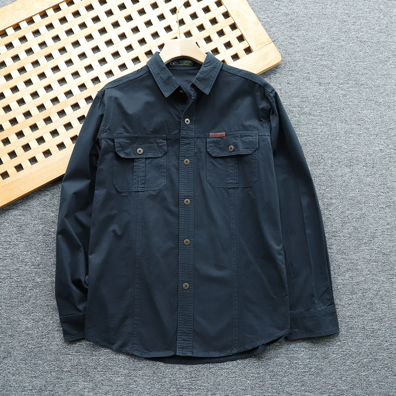 Men's shirt jacket made of cotton twill with chest flaps and button placket Chichicherry