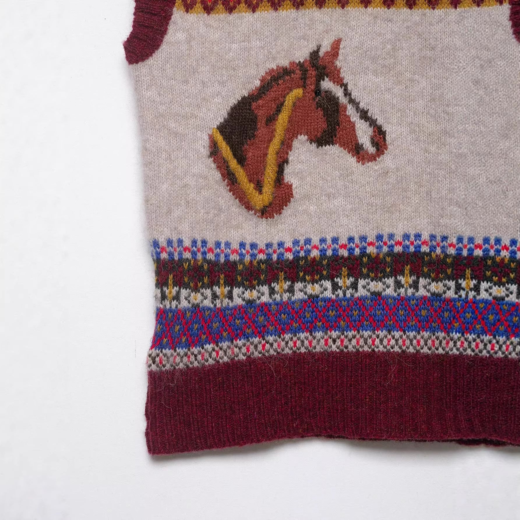 Women's knit vest with Norwegian pattern, V-neck and horse intarsia Chichicherry