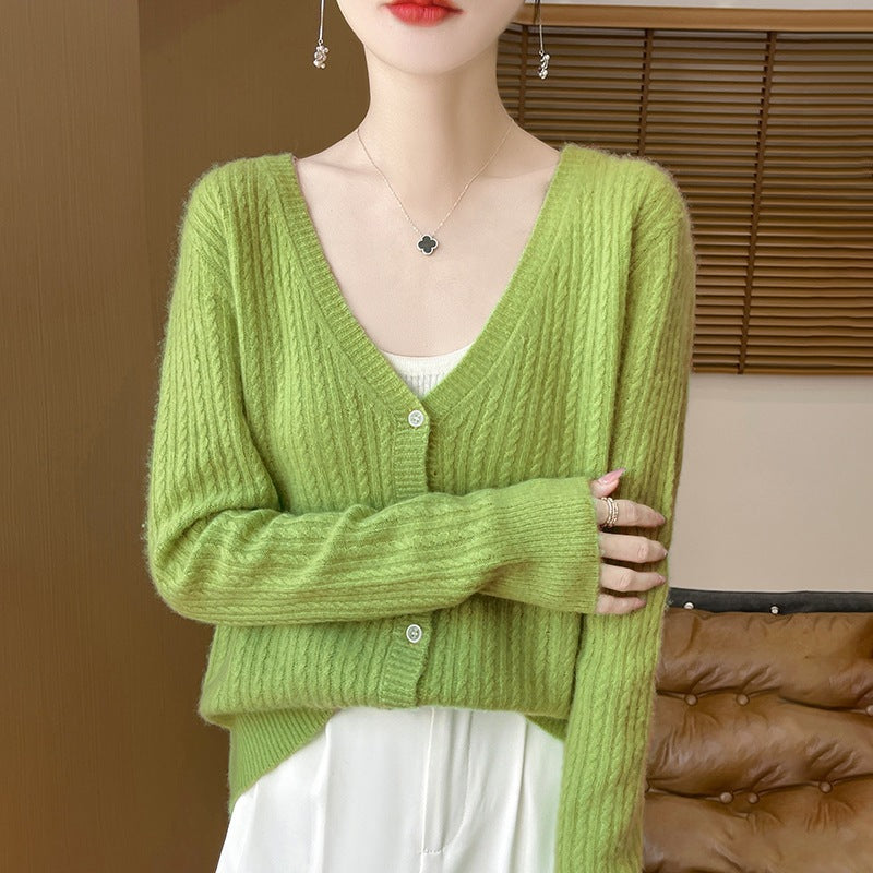 Women's Short-Cut Fine Knit Cardigan with V-Neck, Fine Ribbed Structure and Mother-of-Pearl Buttons Chichicherry