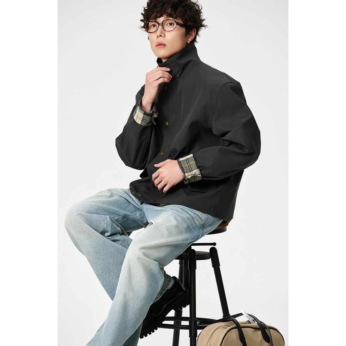 Men's Short-Cut Canvas Field Jacket with Cord Collar and Concealed Snap Placket Chichicherry