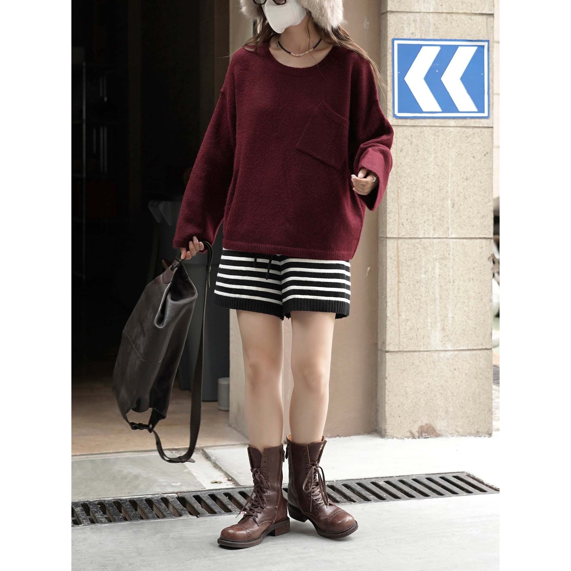Women's cozy relaxed pullover with diagonally placed pocket Chichicherry