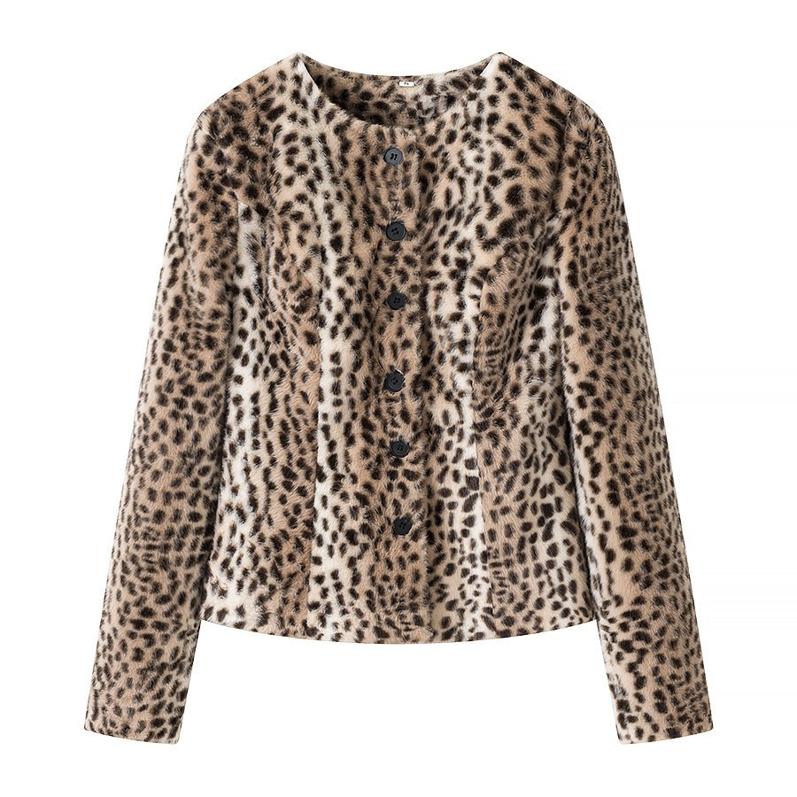 Women's short jacket made of faux fur with leopard print and button placket Chichicherry