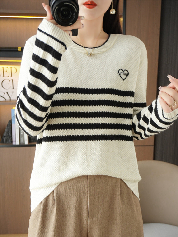 Ladies oversized knit sweater with honeycomb structure, contrasting stripes and subtle heart logo Chichicherry