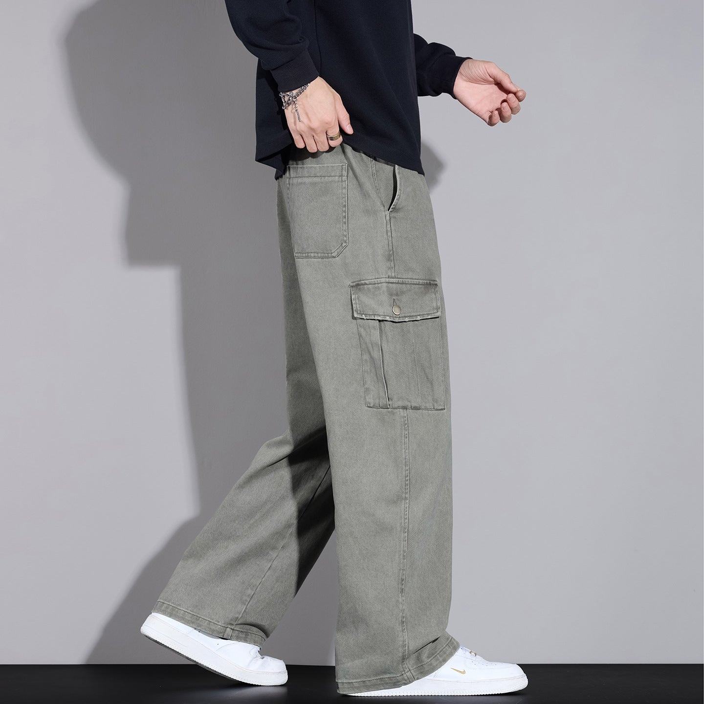 Men's cargo pants in loose relaxed fit with drawstring waistband and multiple pockets Chichicherry