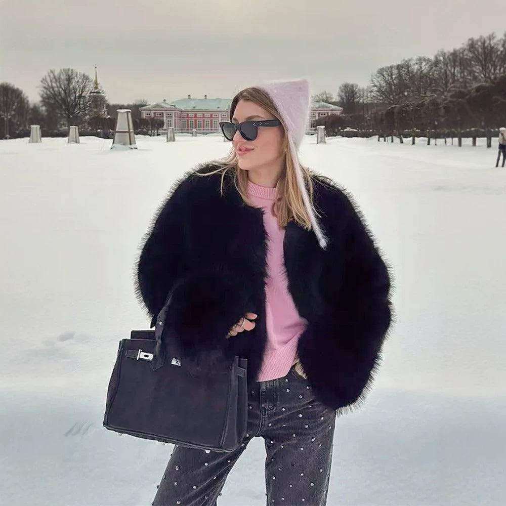 Women's Short Boxy Blouson made of dense high-pile faux fur with boxy silhouette Chichicherry