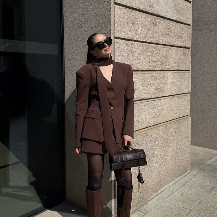 Women's Elegant Tailored Blazer-Pants Set with Integrated Scarf and V-Neck Chichicherry