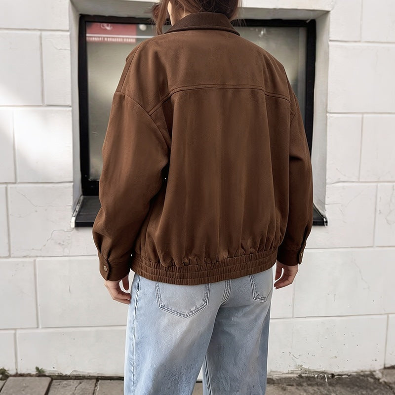 Women's short jacket made of faux suede with corduroy collar, zipper & flap pockets.