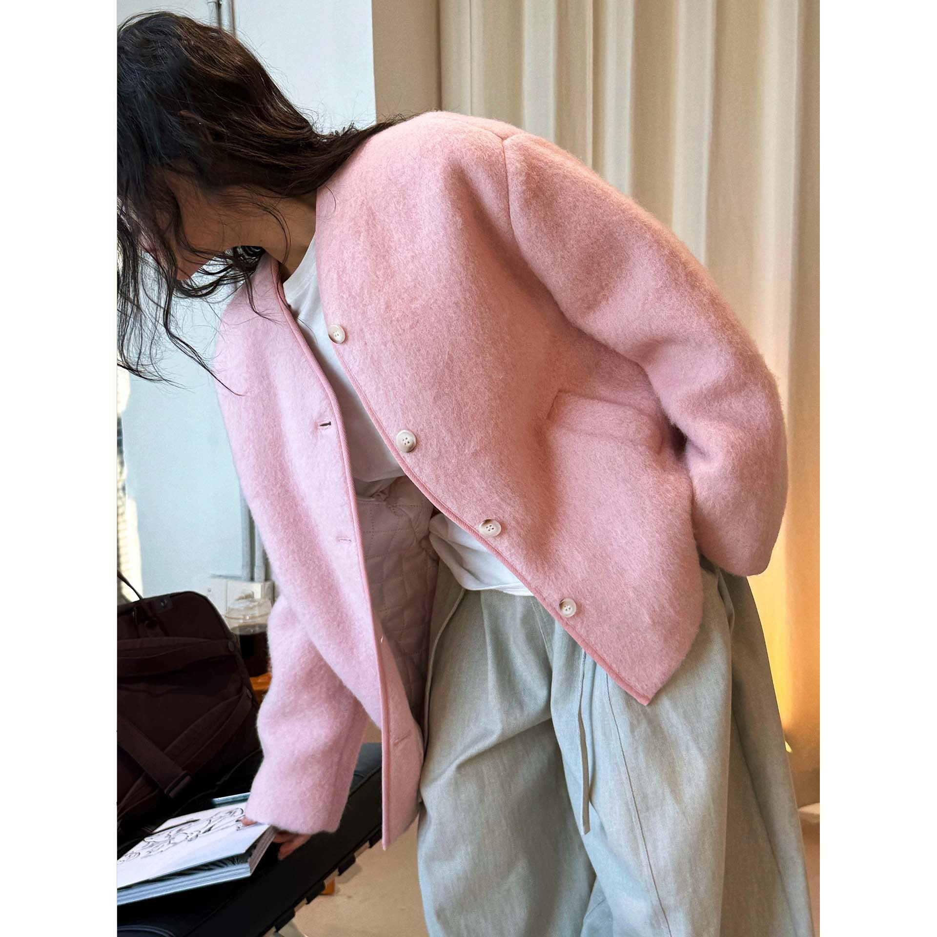 Women’s short jacket made of fluffy wool blend with boxy silhouette and button closure Chichicherry