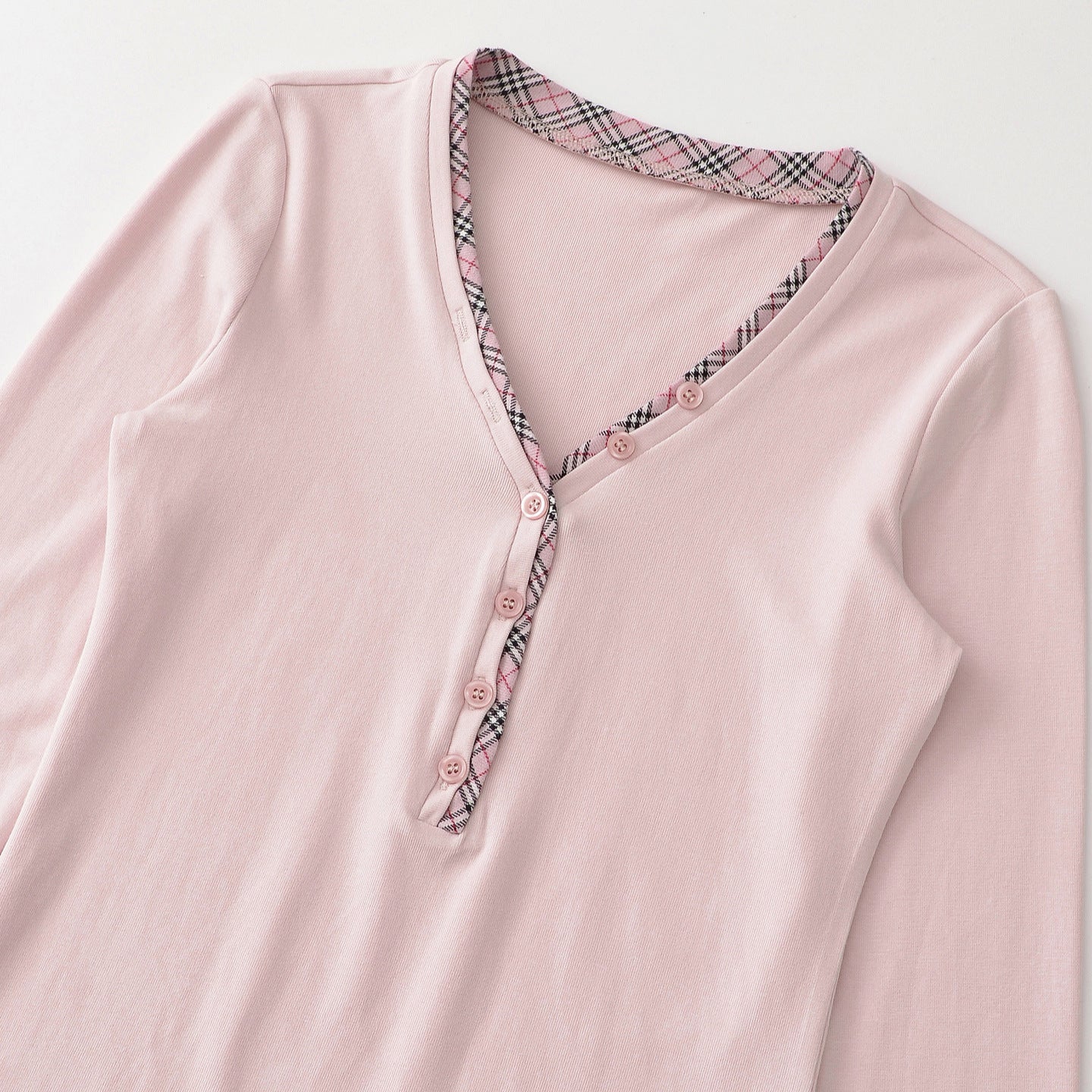 Women's long sleeve shirt with V-neck, button placket and check trim Chichicherry