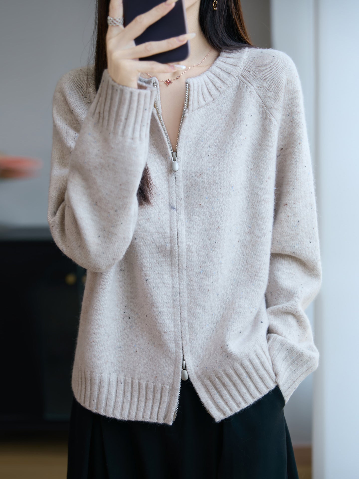 Women's zip cardigan with round neck, fine nep yarn and ribbed finishes Chichicherry